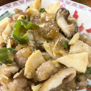 柿安扱い沖縄県産アグー豚ヒレと旬の筍、椎茸、ピーマンの炒め物